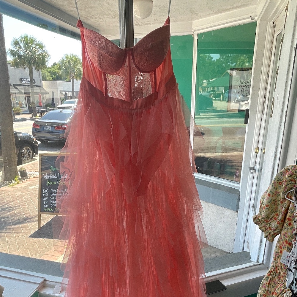 Lace Flowing Party Dress